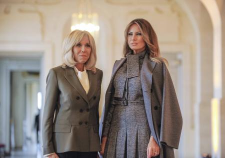 Брижит Макрон оголяет коленки, жена Трампа прячет грудь: стиль первых леди