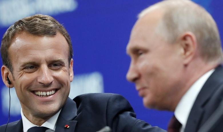 Глава Франции Эммануэль Макрон и президент РФ Владимир Путин