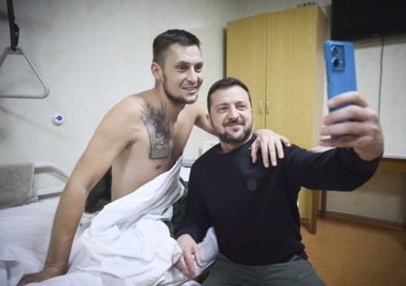 «Исцеление через селфи»: Коц высмеял сотворенное Зеленским «чудо»