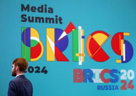 Ушаков объяснил, чем опасно резкое расширение БРИКС