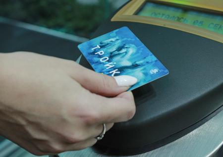 Более десяти тысяч москвичей продлили проездные билеты