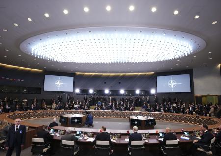 Лидеры НАТО договорились создать четыре боевые группы на востоке Альянса