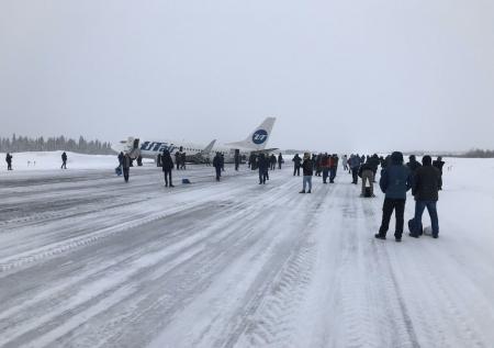 Аэропорт Усинска остаётся закрытым после аварийной посадки лайнера