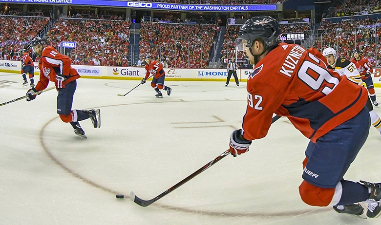 Евгений Кузнецов (справа)