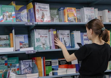 Одно издательство вернет 2 млрд рублей за высокие цены на школьные учебники