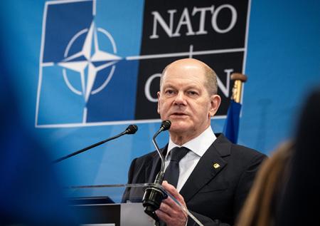 Шольц заявил, что НАТО не стремится поменять власть в России