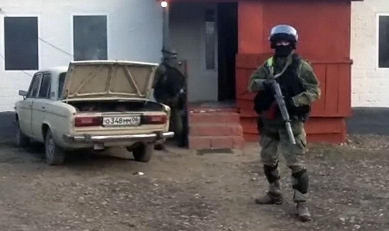 Сотрудник ФСБ во время КТО в Дагестане