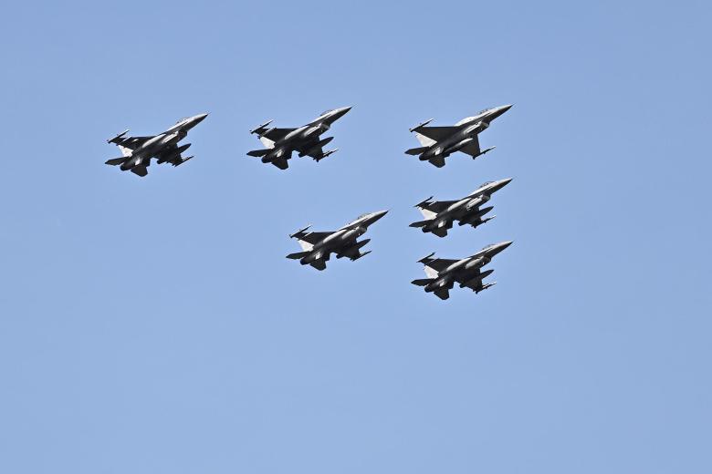 Истребители F-16