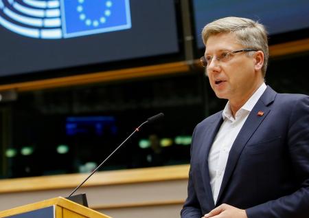 Экс-мэр Риги рассказал, откуда взялось шпионское устройство в его кабинете