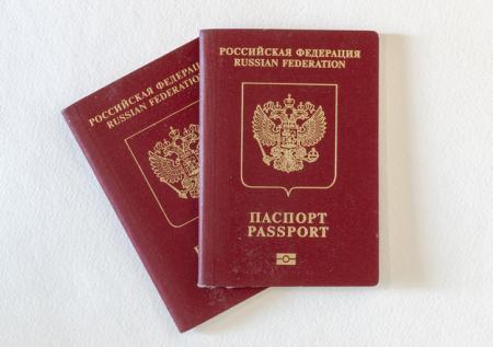 Злостных неплательщиков лишат загранпаспортов