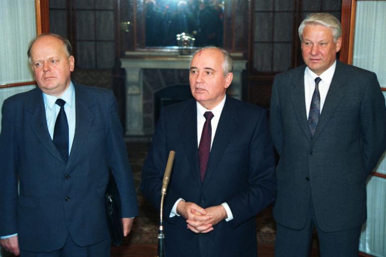 Станислав Шушкевич, Михаил Горбачев и Борис Ельцин. 1991 г.