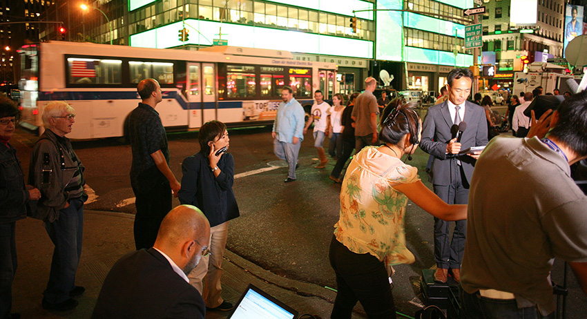 Вечерний ажиотаж возле здания компании Lehman Brothers. Сентябрь 2008.