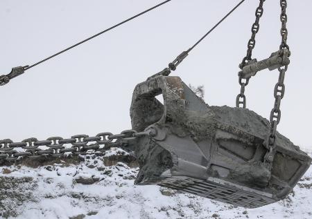 Россиянин погиб под ковшом своего самодельного экскаватора