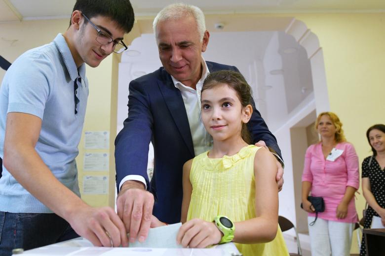 Алхас Квициния