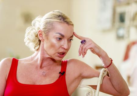 «Создают себе уют»: Волочкова рассекретила, как живут дочь и ее жених