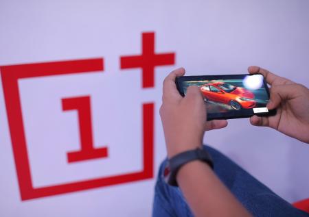 OnePlus представила OLED-экран с частотой обновления 120 Гц