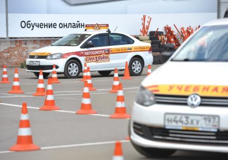 Научи себя сам: в России предложили вернуть самоподготовку водителей