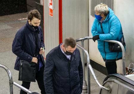 Предполагаемый преступник задержан в метро из-за отсутствия перчаток