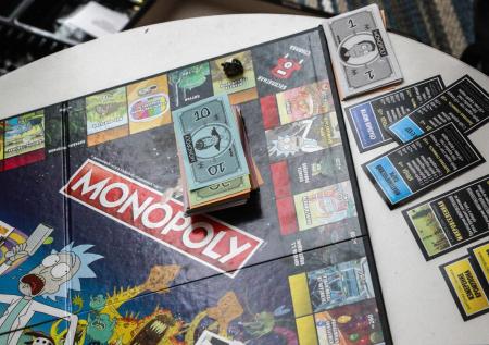 Игру «Монополия» назвали опасной для детской психики