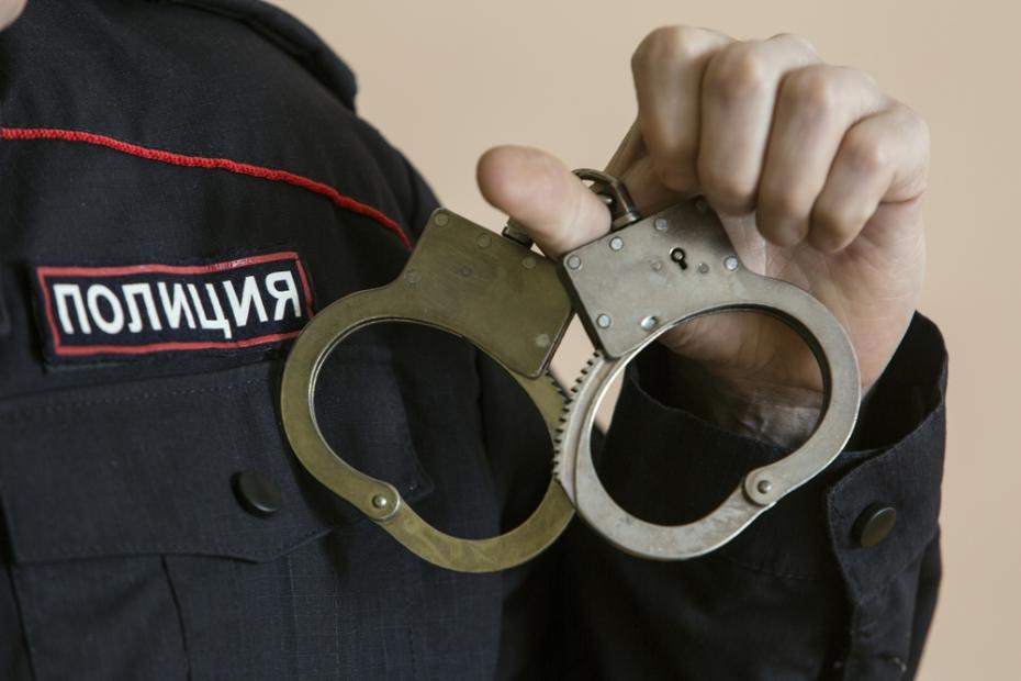 Бродяги в шалаше, убийца бомжей, опозоренные пенсионерки: громкие ЧП дня