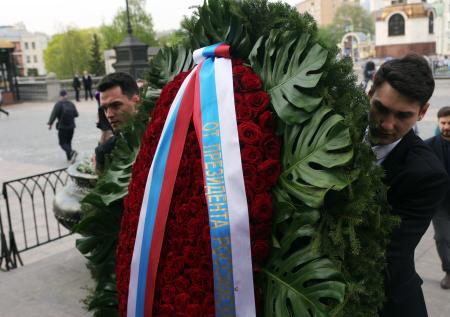 Венок от Путина доставили на прощание с Церетели одним из первых