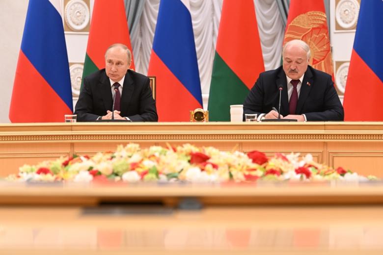 Президент РФ Владимир Путин и президент Белоруссии Александр Лукашенко во время встречи в Минске