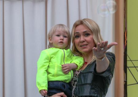 47-летний продюсер Яна Рудковская намекнула на прибавление в семье