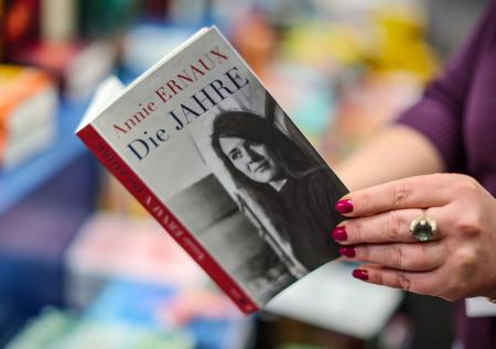 Ее книги лечат женщин: за что Анни Эрно получила Нобелевку по литературе