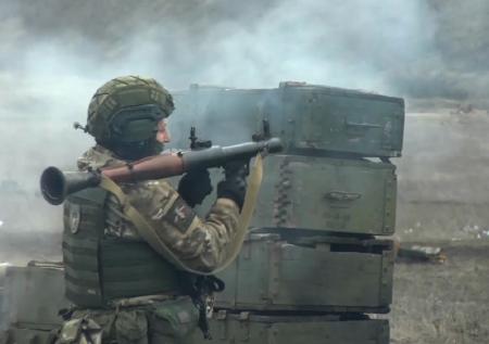 Минобороны показало кадры учений гранатометчиков в ДНР