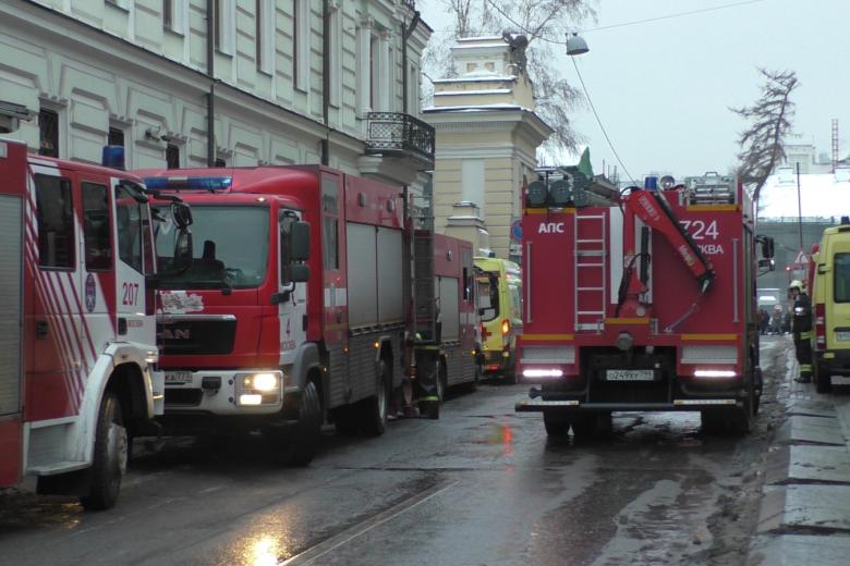 Перекрытия загорелись в здании усадьбы Лопухиных