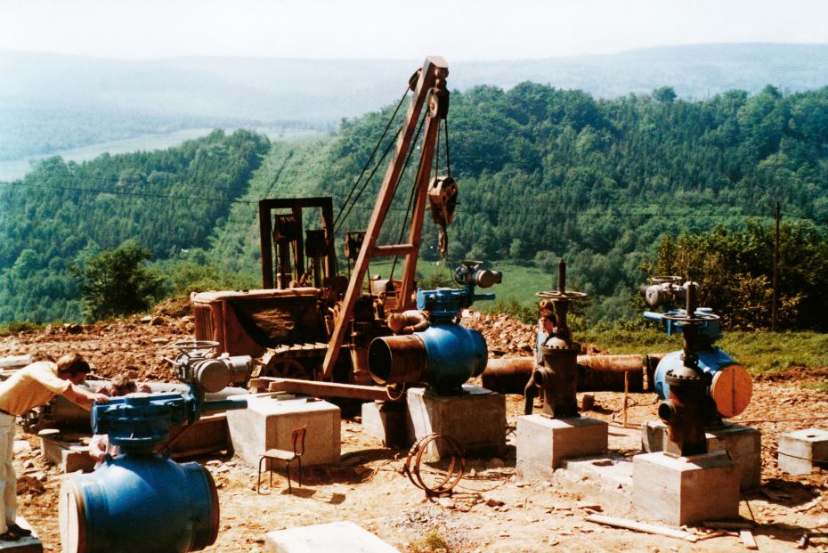 1972 год. В рамках «сделки века» ещё до начала поставок газа из СССР в ФРГ подписано соглашение об увеличении объёмов поставок газа. Подобные соглашения также были подписаны в 1974-м и 1979 годах