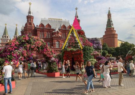 Четверть россиян назвали западную демократию губительной для России 
