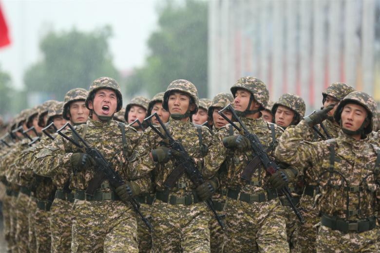 Военнослужащие Киргизии принимают участие в военном параде