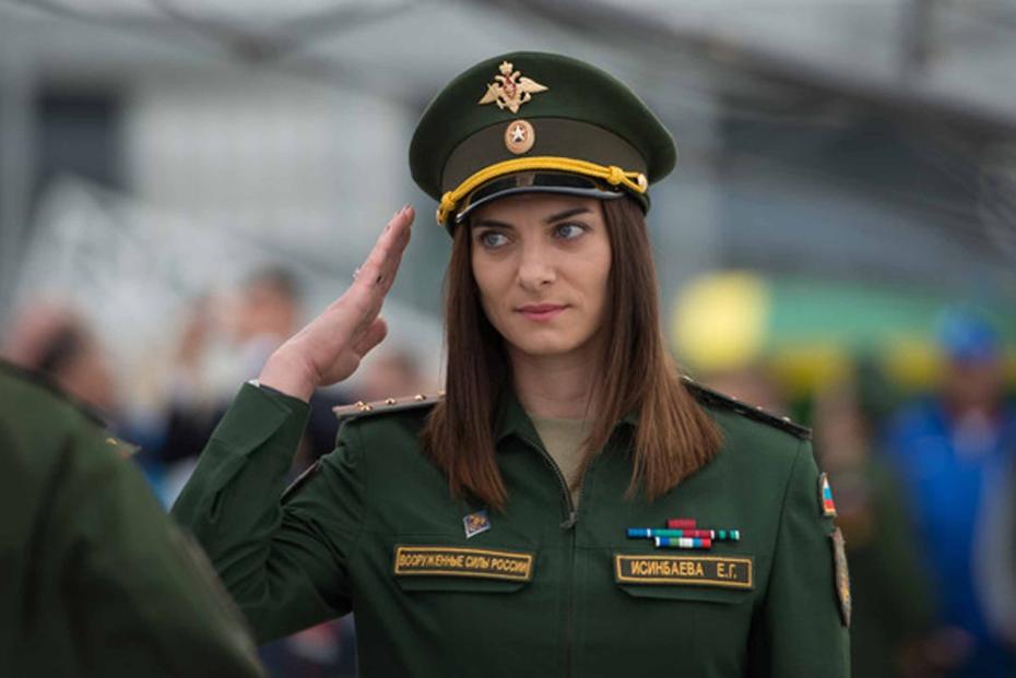 Двукратная олимпийская чемпионка, капитан Елена Исинбаева, Сочи 2015 год