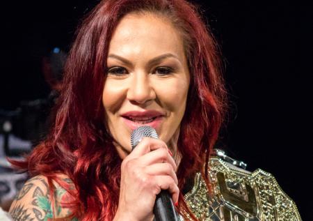 Кристиана Сайборг стала чемпионкой Bellator, жестоко избив соперницу