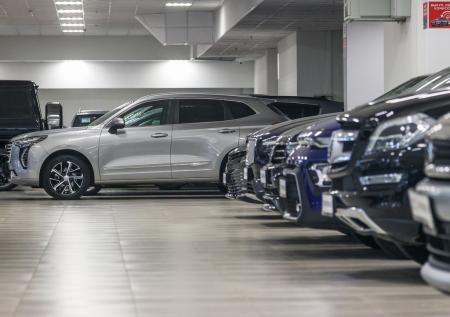 Стали известны самые подорожавшие автомобили в России