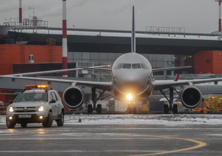 Boeing 737 после 15 кругов над Казанью экстренно сел в Москве 