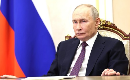 Путин призвал давать отпор всем, кто оправдывает преступления нацистов