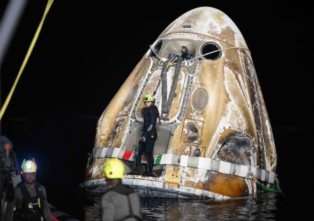 Приводнение Crew Dragon попало на видео