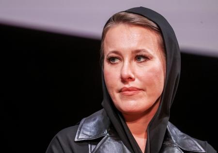 Собчак посоветовали сходить к врачу из-за фото с пугающими ногтями