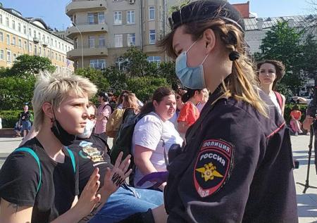 В Москве на пикетах в поддержку Цветковой задержали более 30 человек