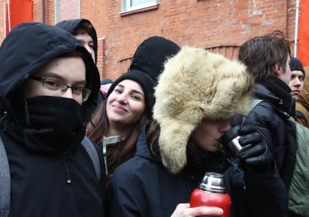 Более тысячи человек пришли на старт продаж колонки «Яндекс.Станция Мини»
