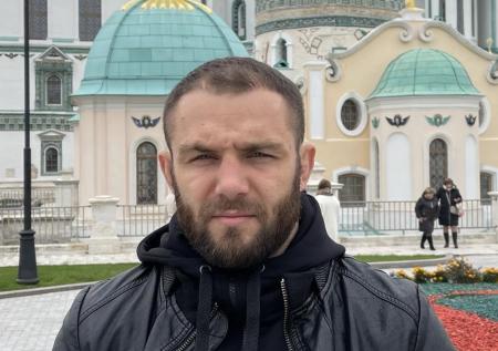 Выступивший против строительства мечети боец не может продолжать карьеру