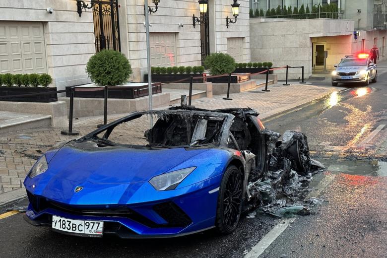 Сгоревший Lamborghini в Хилковом переулке