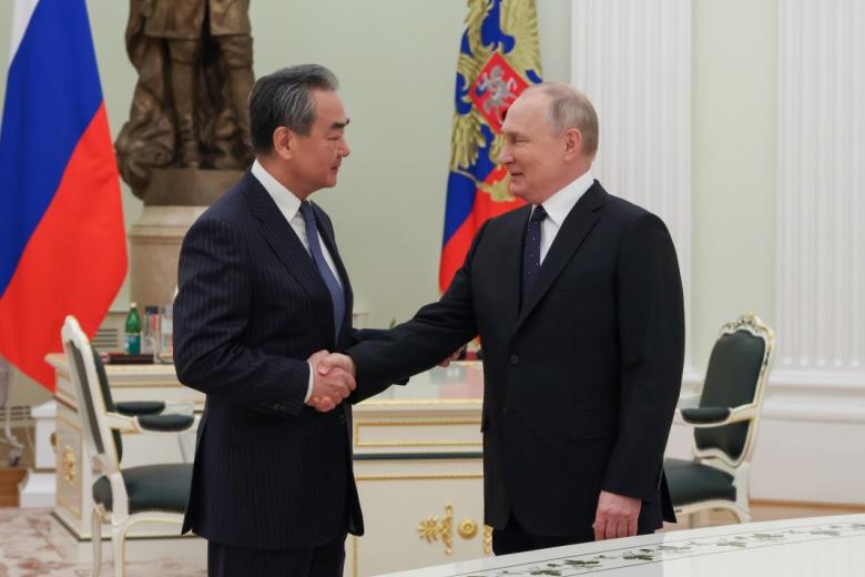 Ван И и Владимир Путин