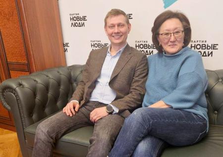 «Мои носки бирюзовые с собачками»: экс-мэр Якутска вступилась за коллегу