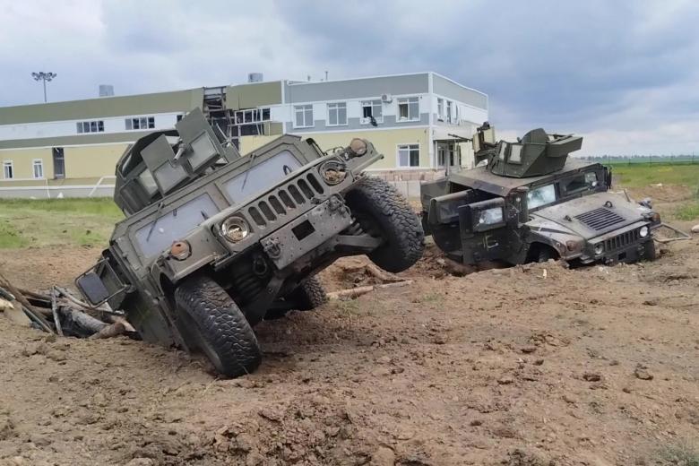 Белгородская область. Сгоревшие бронемашины украинской диверсионно-разведывательной группы (ДРГ)