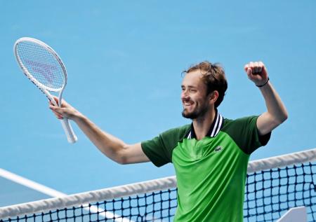 Медведев в третий раз стал финалистом Australian Open