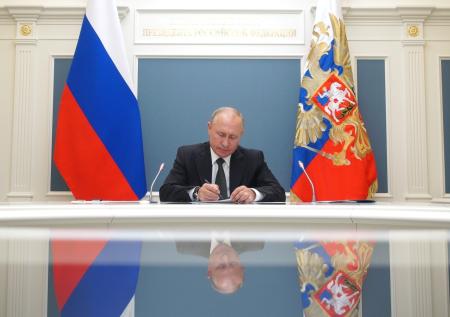Не созерцать, а действовать: Путин подгоняет парламентариев 