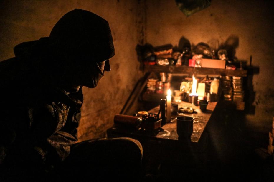 Русский боец в катакомбах Марьинки